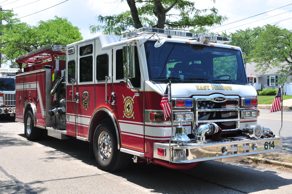 East Meadow Fire Department Engine 614 2010 Pierce Velocit