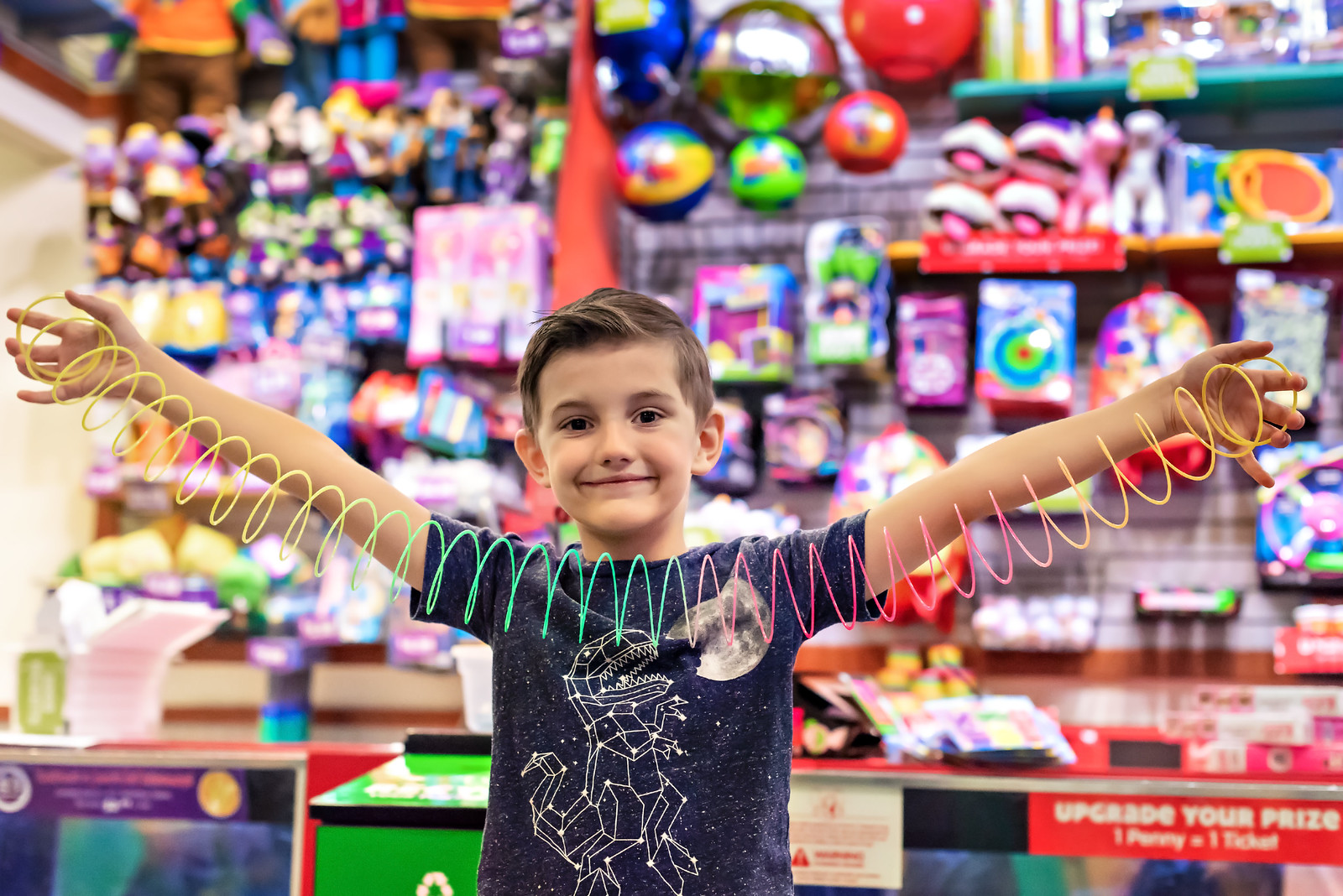 new cauliflower pizza crust at Chuck E. Cheese in the know mom