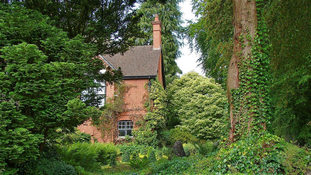 Hergest Croft Gardens Hergest Croft Gardens lies in the he… Flickr