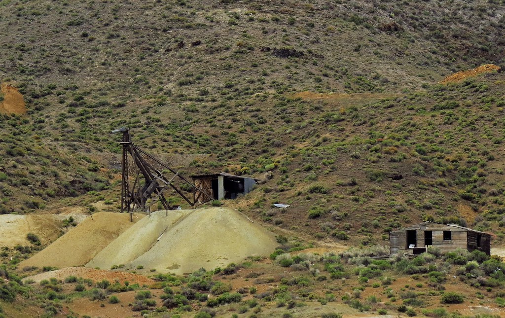 Summit King Mine near Sand Springs Pass, Nevada; the mine … Flickr