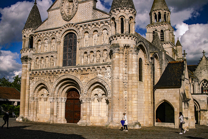 Esta iglesia de casi mil años es una maravilla de Francia y está en