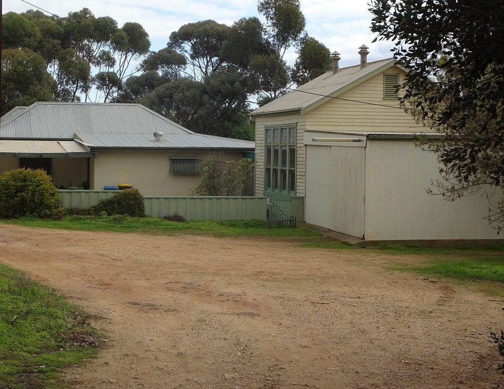 Woodchester. A stone school built 1861. A new stone school… Flickr