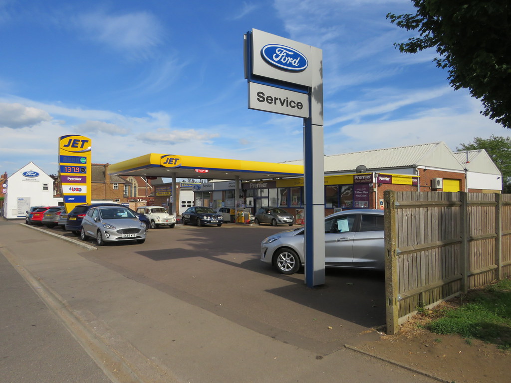 Jet Ampthill Road, Shefford, Bedfordshire 3 Formerly a T… Flickr
