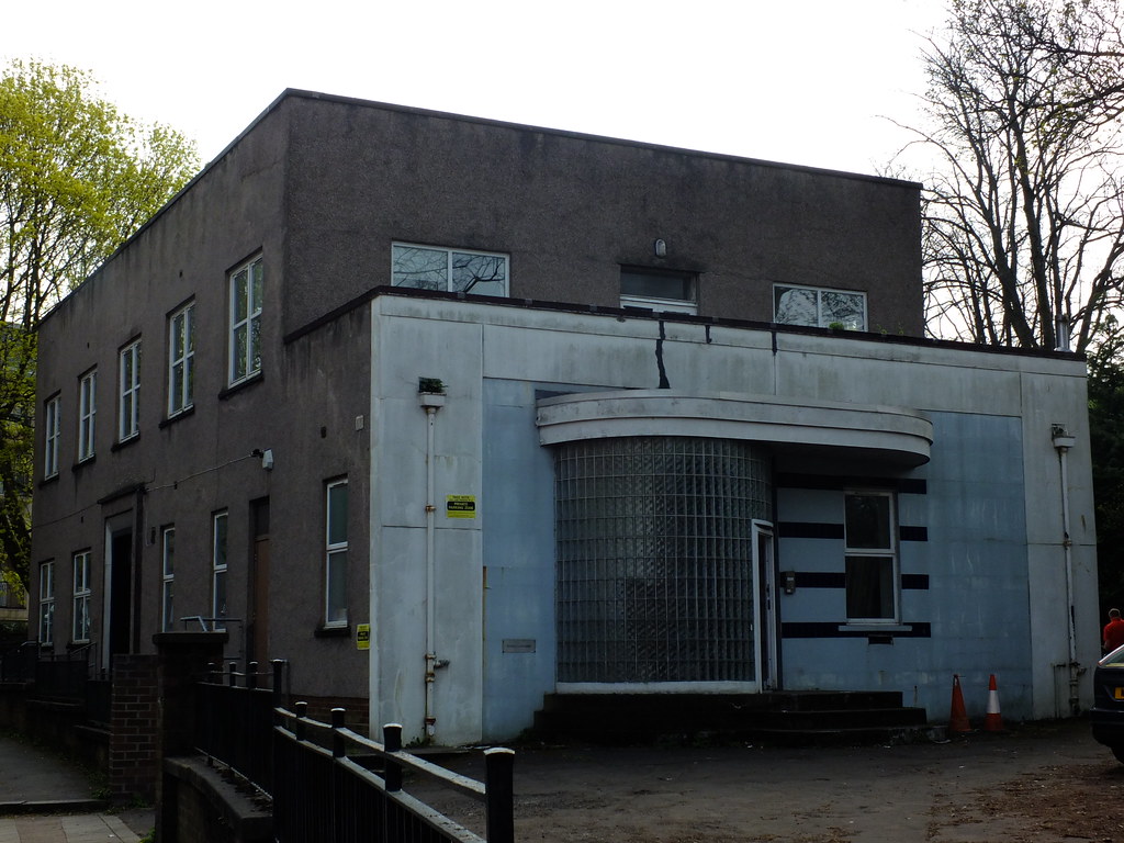 Box and Curve Fergus House, Fergus Drive, Glasgow An odd b… Flickr