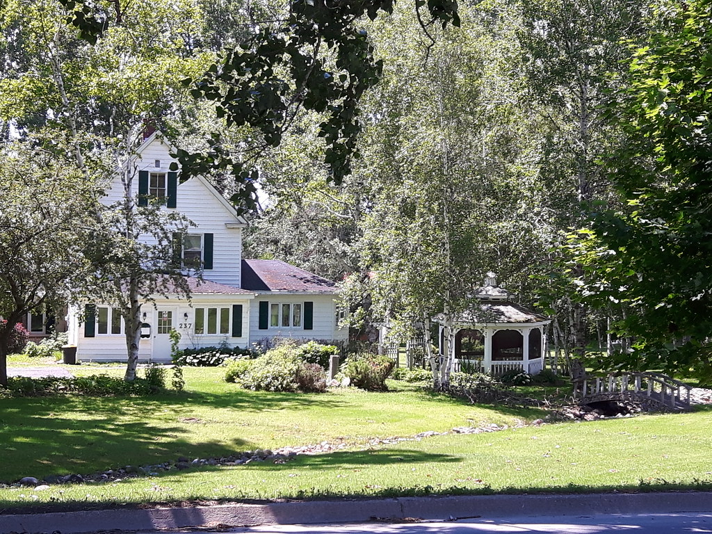 13. Pretty home in Woodstock, NB Woodstock, New Brunswick,… Flickr