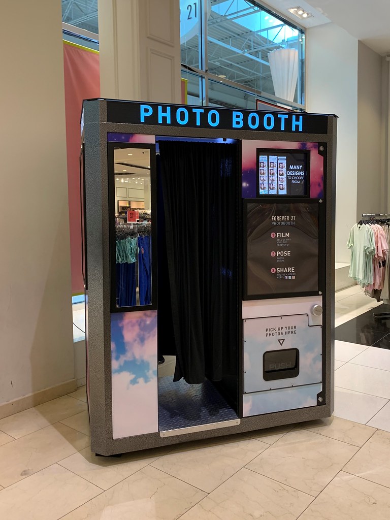 Photo Booth Forever 21 Dolphin Mall Sweetwater Florida Phillip