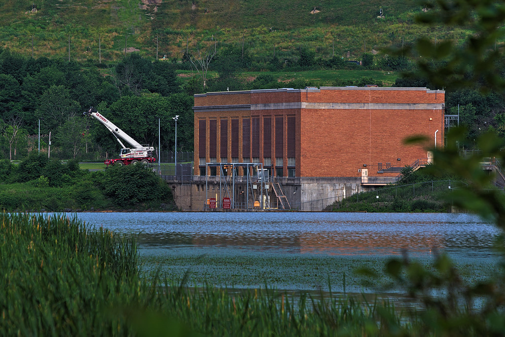 Crescent Plant An early morning shot of the Crescent Power… Flickr