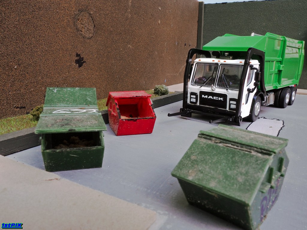 Pick 'Em Up and Put 'Em Down with the Mack LR Refuse Flickr