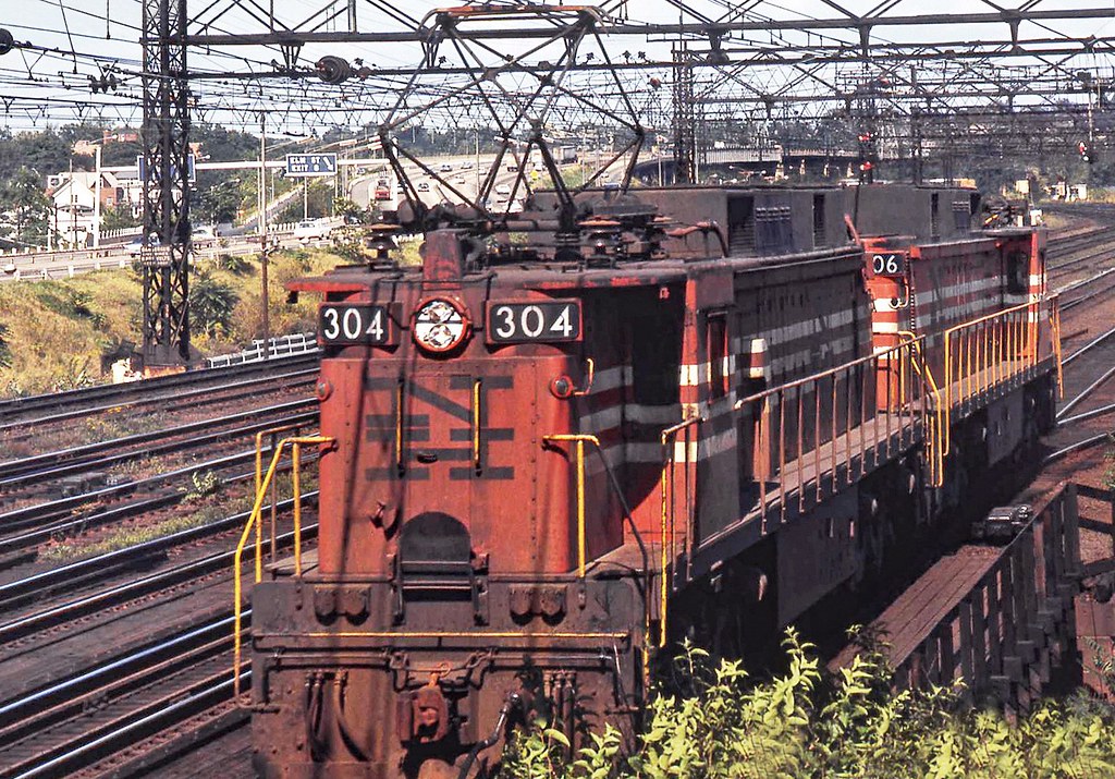 New Haven Railroad GE EF4 motors 304 & 306 pass by to… Flickr