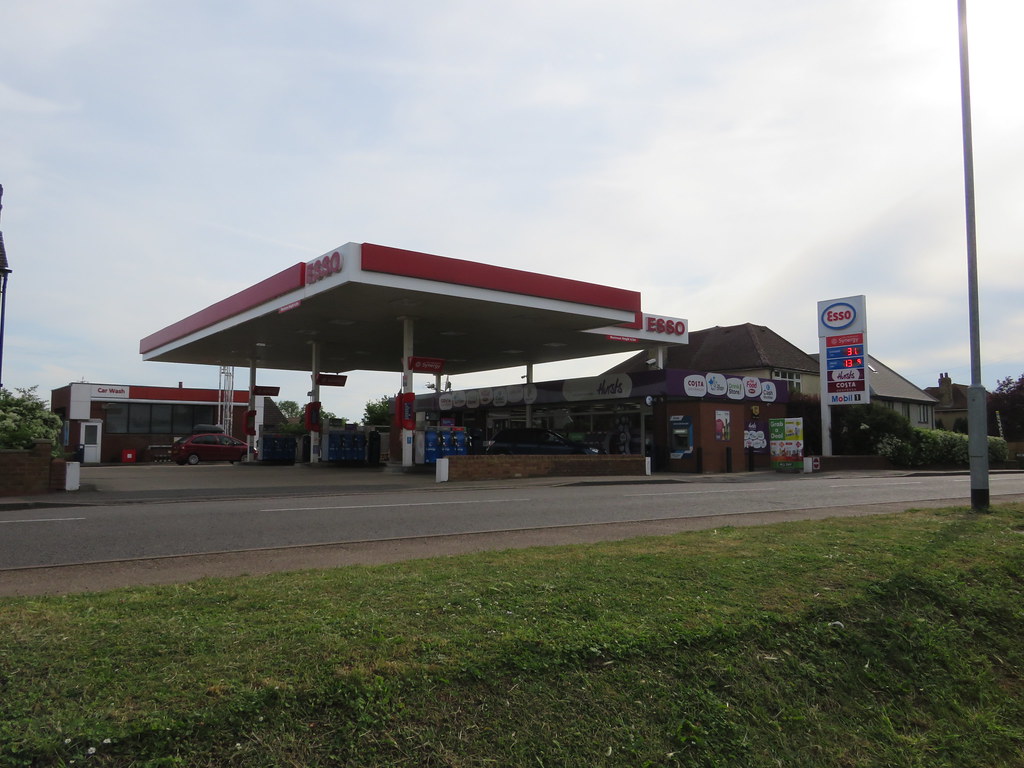 Esso Arlesey Road, Stotfold, Hertfordshire 3 Formerly a … Flickr
