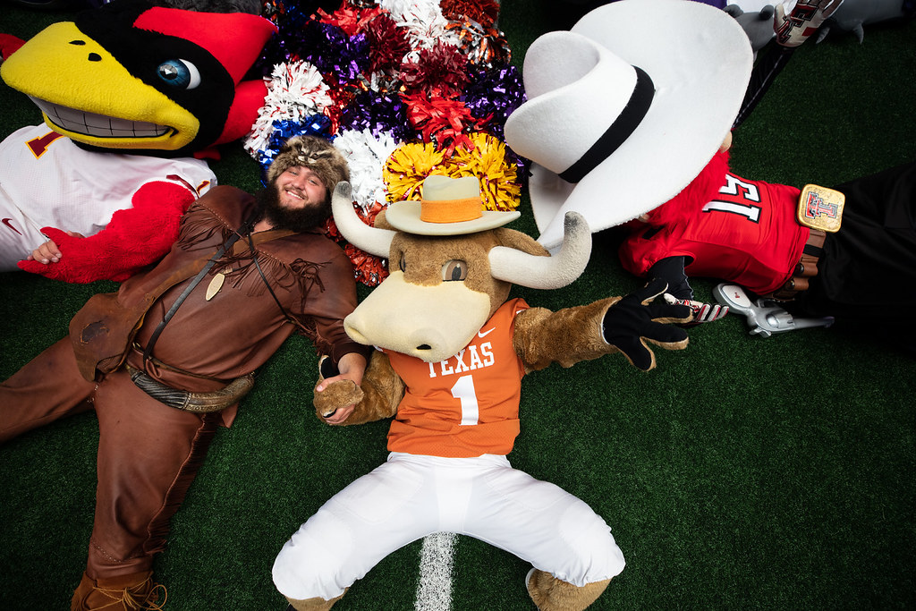 Hook Em with Mascots University of Texas mascot Hook ‘em, … Flickr