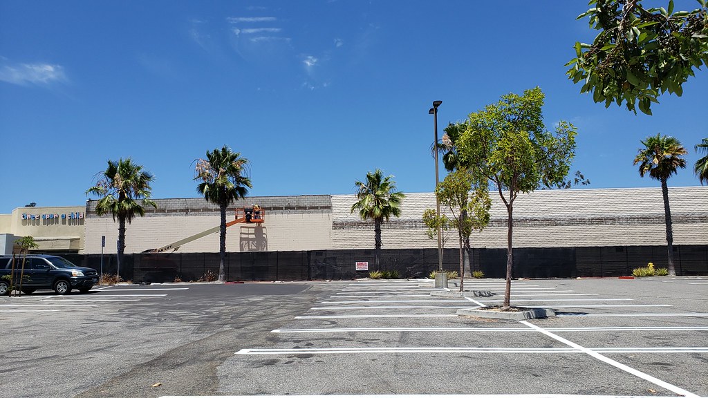 Former Toys R Us Oceanside, CA Future Burlington limontwsprite