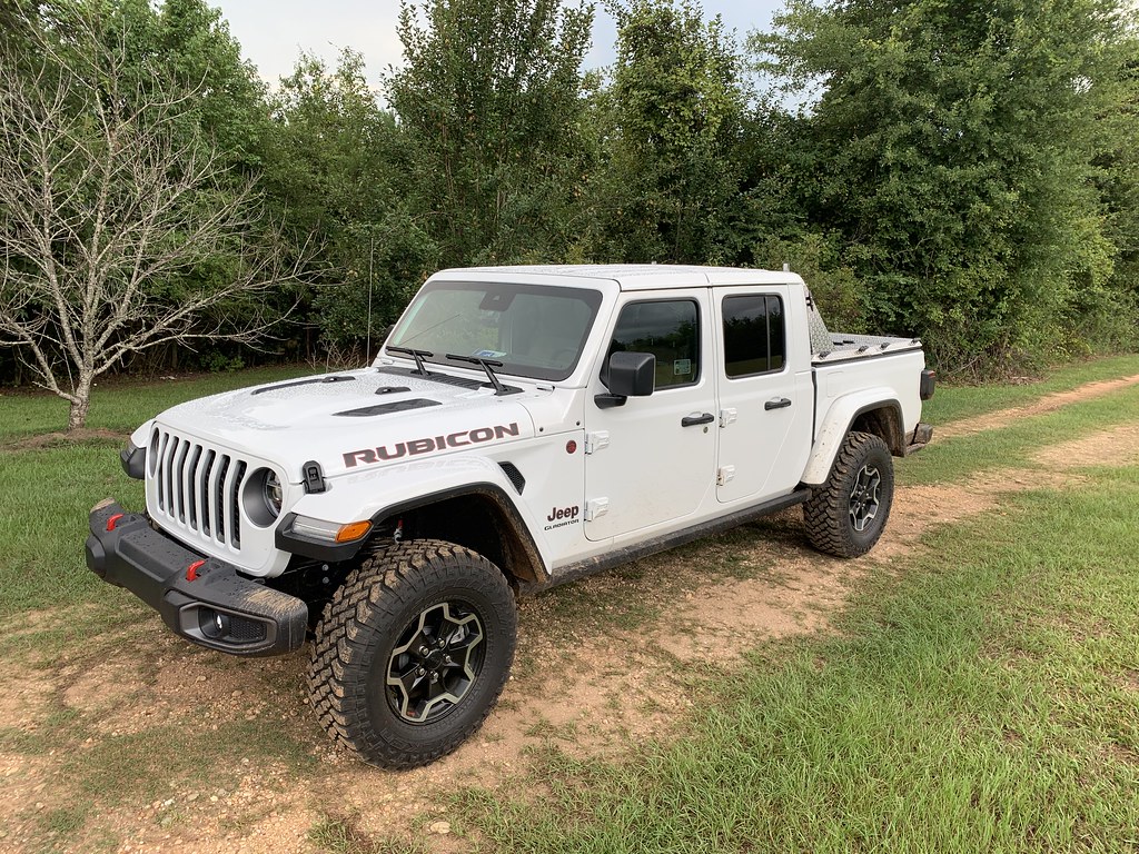 A Heavy Duty Truck Bed Cover On A Jeep Gladiator A polishe… Flickr