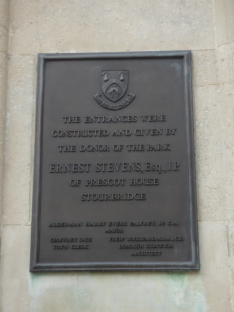 Mary Stevens Park, Stourbridge Gate at Heath Lane plaq… Flickr