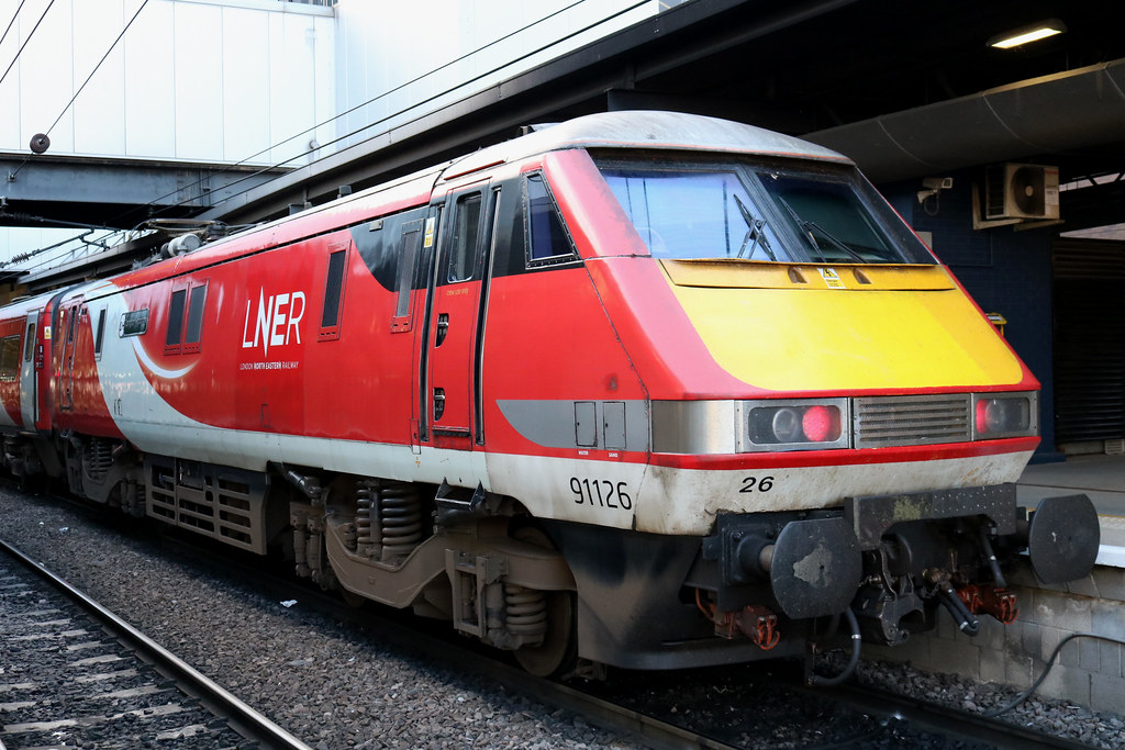 Class 91: 91126 LNER Leeds | LNER Class 91 91126 is pictured… | Flickr