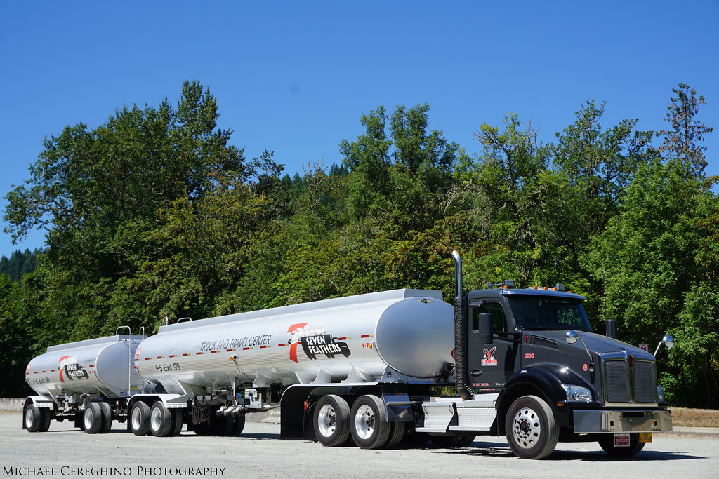 Seven Feathers Truckstop Kenworth T880 Fuel Tanker, Truck… Flickr