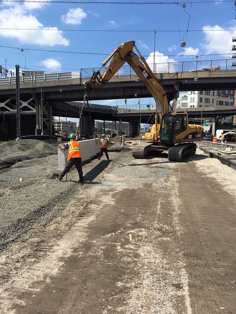 Installing a ballast retaining wall east of the Thomson Av… Flickr
