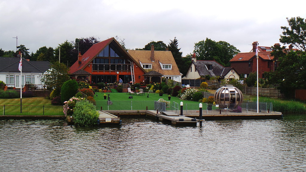 Oulton Broad Houses Expensvie houses on Oulton Broad, Oult… Flickr