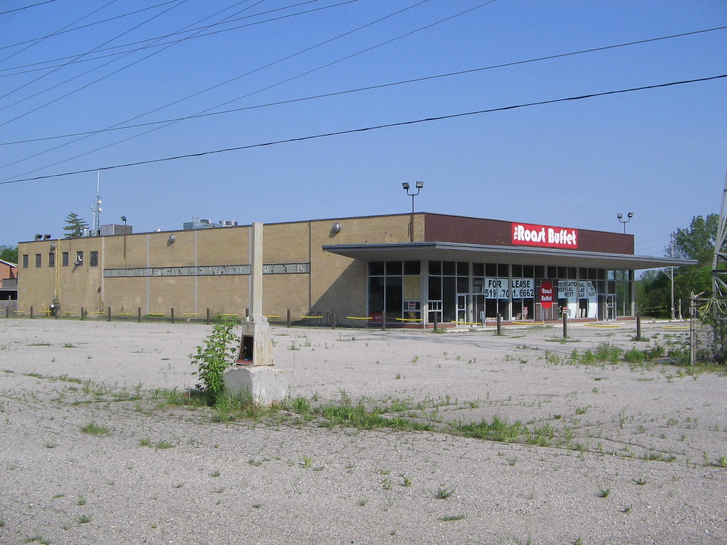 Abandoned Dominion supermarket (London, Ontario) It’s been… Flickr