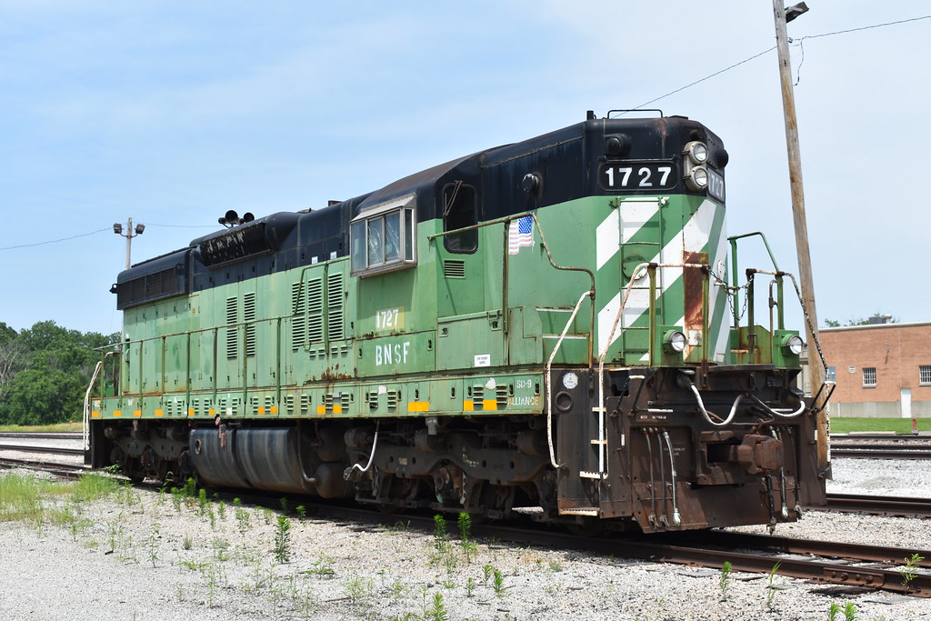 BNSF 1727 An old BN SD9 sitting in Brookfield, MO. I beliv… Flickr