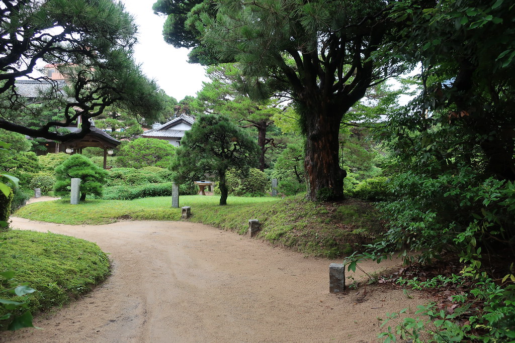 Garden at Daimaru Besso 大丸別荘 Futsukaichi, Japan. John S Y Lee Flickr