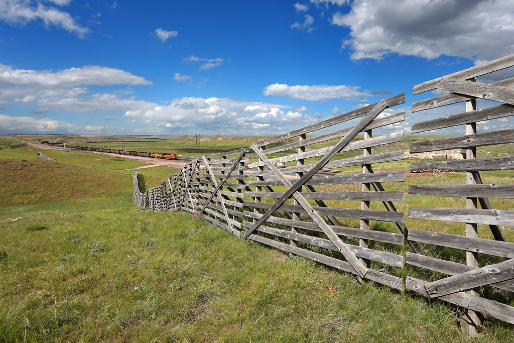 Converse Junction snow fence In Wyoming’s Powder River Bas… Flickr