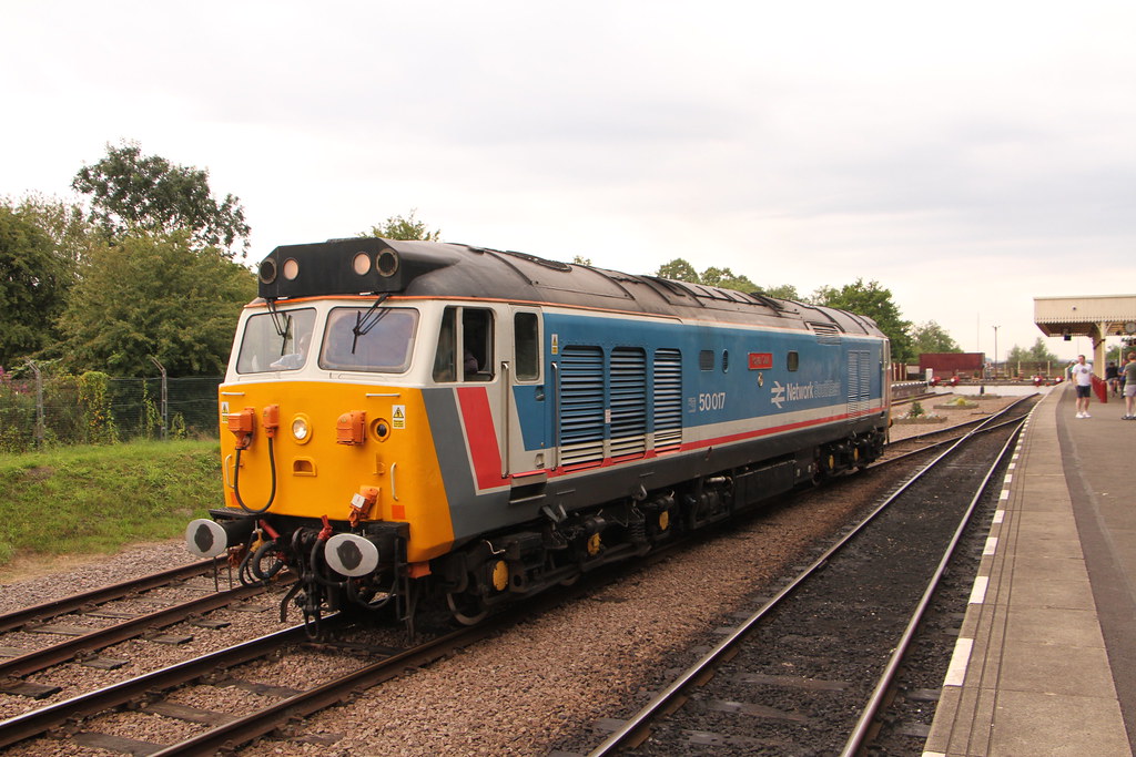 50017 'Royal Oak' 50017 'Royal Oak' running round it's tra… Flickr