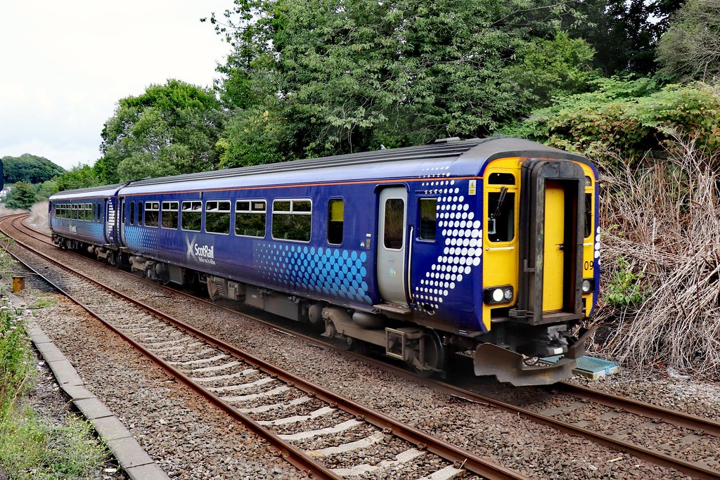 156509 5W78. 156509 is seen approaching Skewen Railway S… Flickr