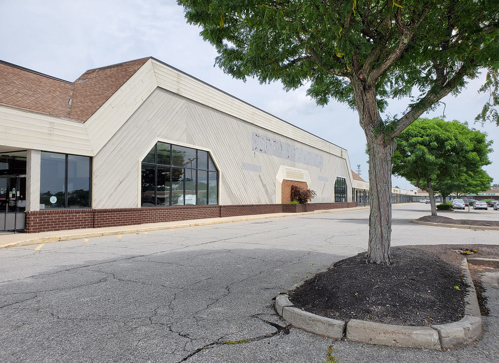Vacant Super Stop & Shop Pawtucket, RI a photo on Flickriver