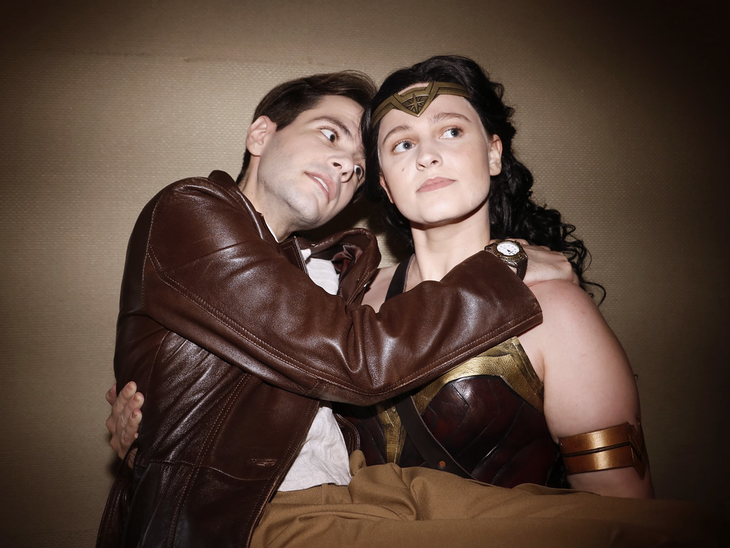Wonder Woman carrying Steve Trevor a photo on Flickriver