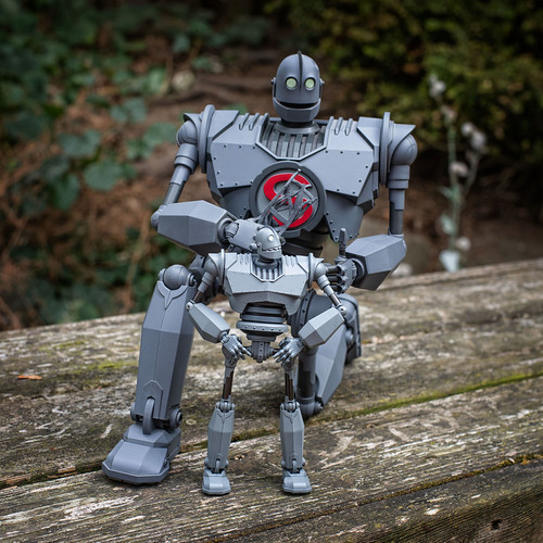 Big & Bigger In honor of the Iron Giant's 20th anniversary… Flickr