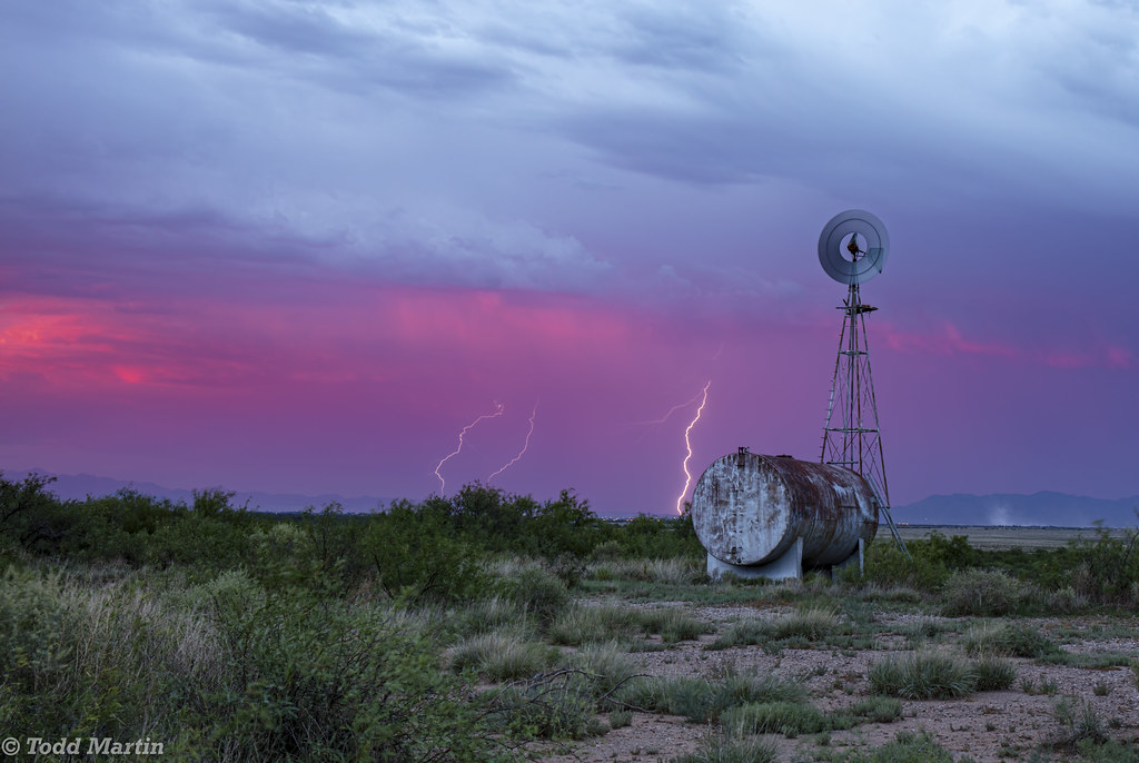 Lightning at sunset South of Tucson while shooting light… Flickr