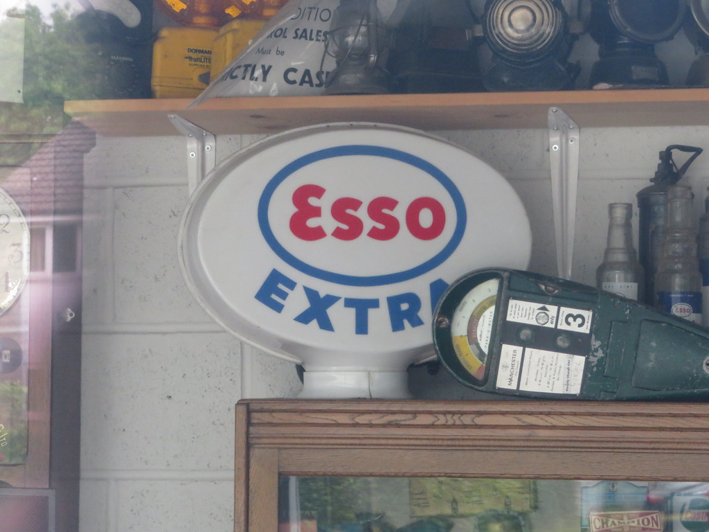 Ex Power Reliance Garage, Turnlee Road, Glossop, Derbysh… Flickr