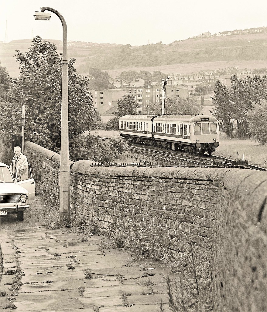 Shipley A Leeds to Keighley class 108 DMU snapped on 4 Jul… Flickr