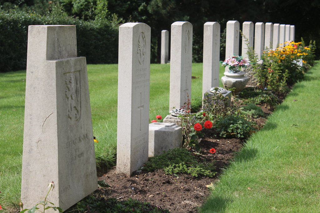 CWGC Northampton (Kingsthorpe) Cemetery Northampton, Nor… Flickr