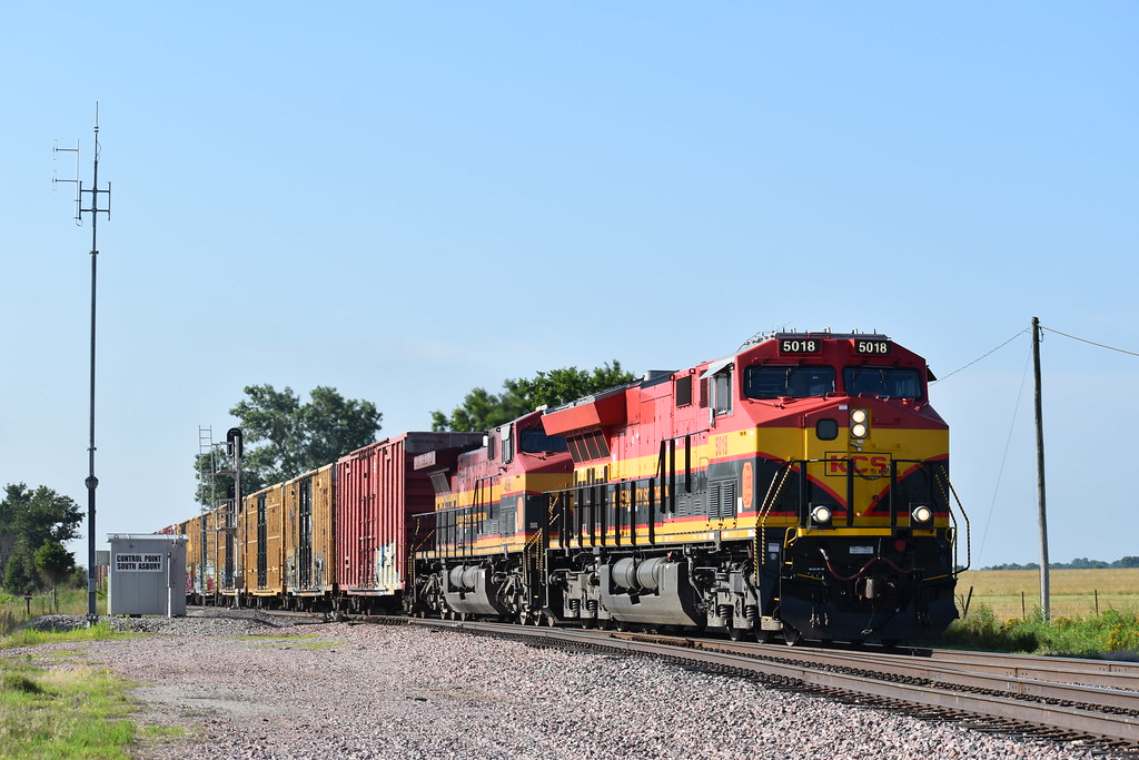 KCS 5018 Asbury KCS 5018 blasts through South Asbury, MO. White