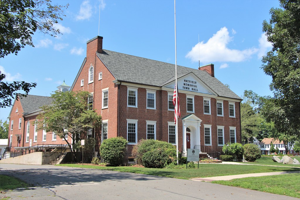Hatfield Town Hall Hatfield is a town in Hampshire County,… Flickr