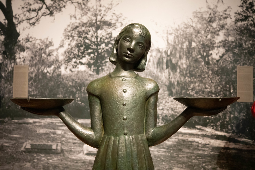 The Bird Girl A Bonaventure Cementery statue virtually unn… Flickr