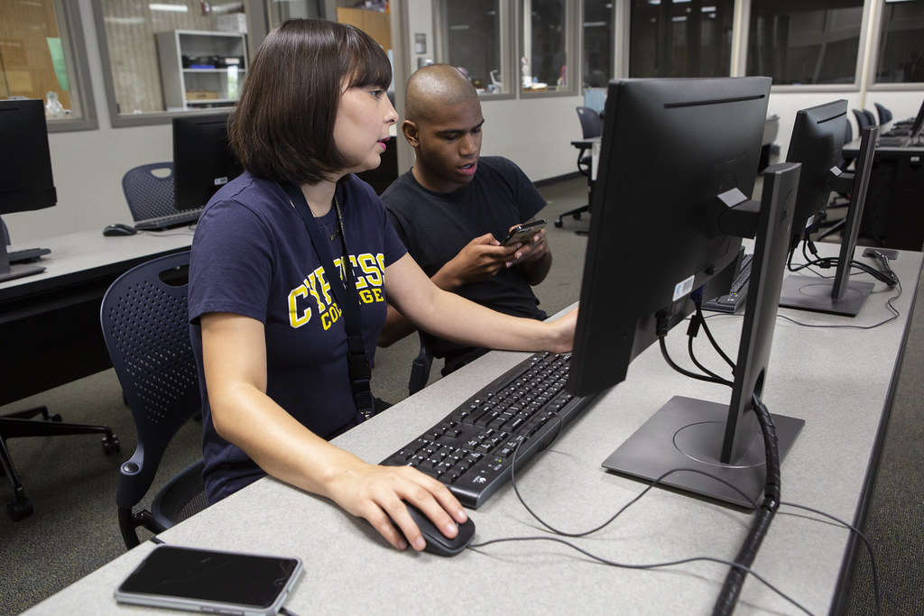 190807ZFD6501013 Cypress College staff member Stephanie… Flickr