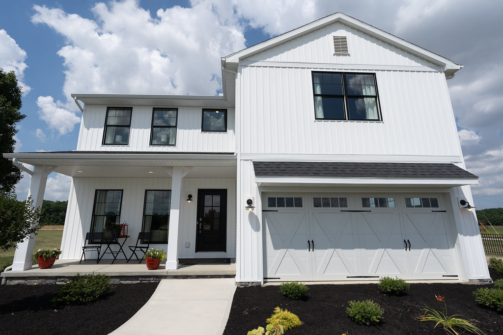 Hampton Farmhouse II at Bowling Green Model Center Wayne Homes