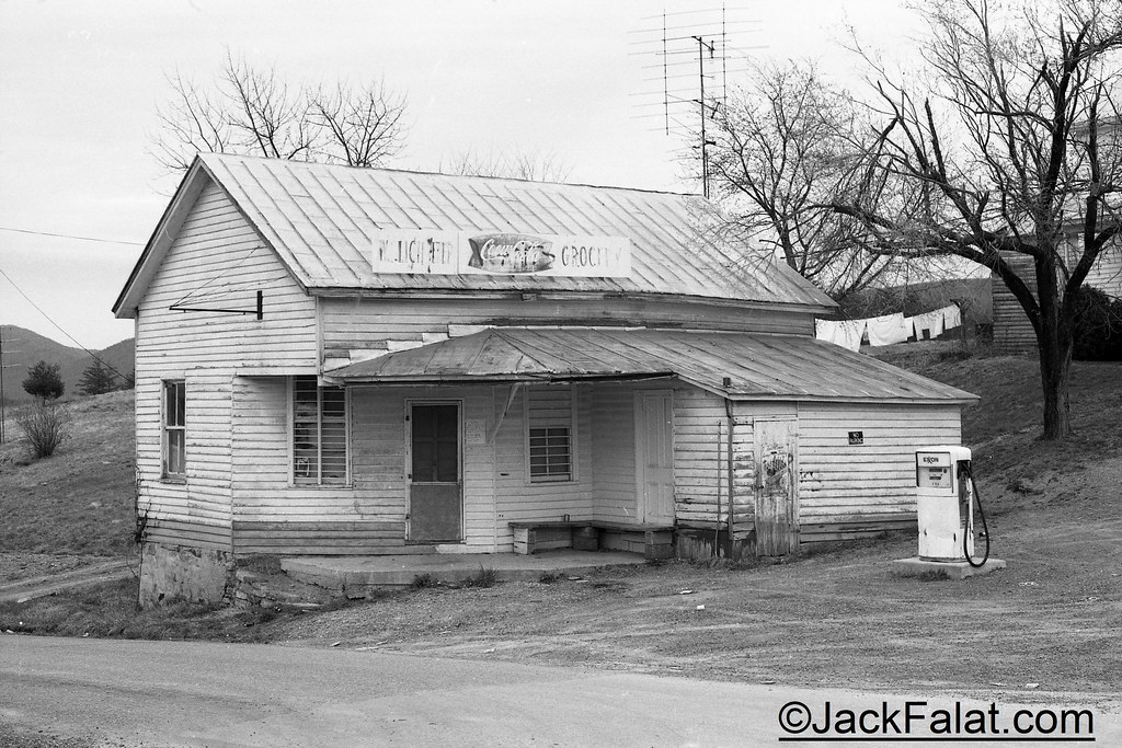 Virginia Fort Valley. W. F. Lichliter Exxon Gas Station,… Flickr