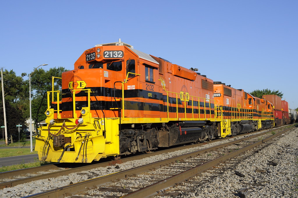 _DSC0380 The eastbound road train from Ft. Wayne, IN to Li… Flickr
