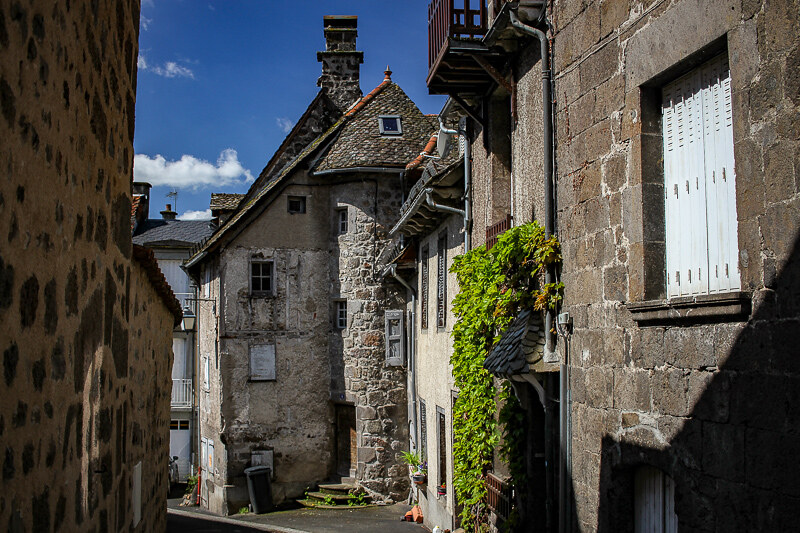 Un encantador pueblo balneario perdido en el corazón de Francia (Vic