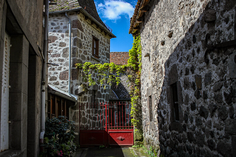Un encantador pueblo balneario perdido en el corazón de Francia (Vic