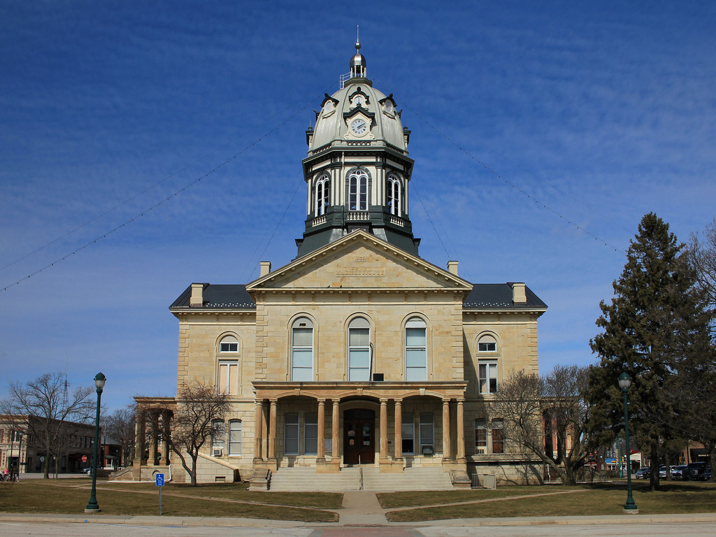 Madison County Courthouse Winterset, IA Tom McLaughlin Flickr
