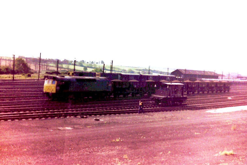 25130 20185 & 20193 at Wellingborough, Finedon Road 22nd J… Flickr