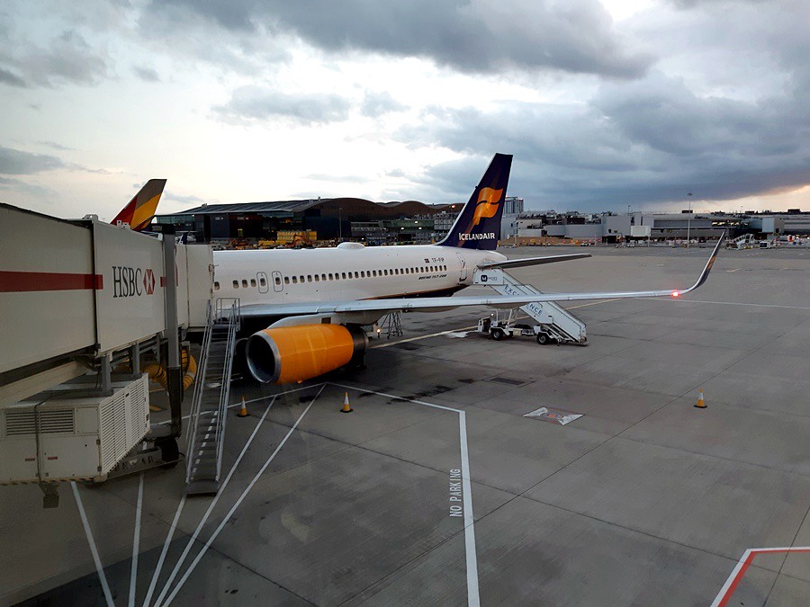 Review of Icelandair flight from London to Reykjavík in Economy