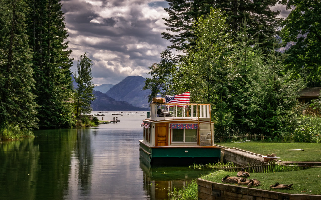 Ready to Go Houseboat on Lake Chelan. 20190911StehekinDXOL… Keith Shuley Flickr