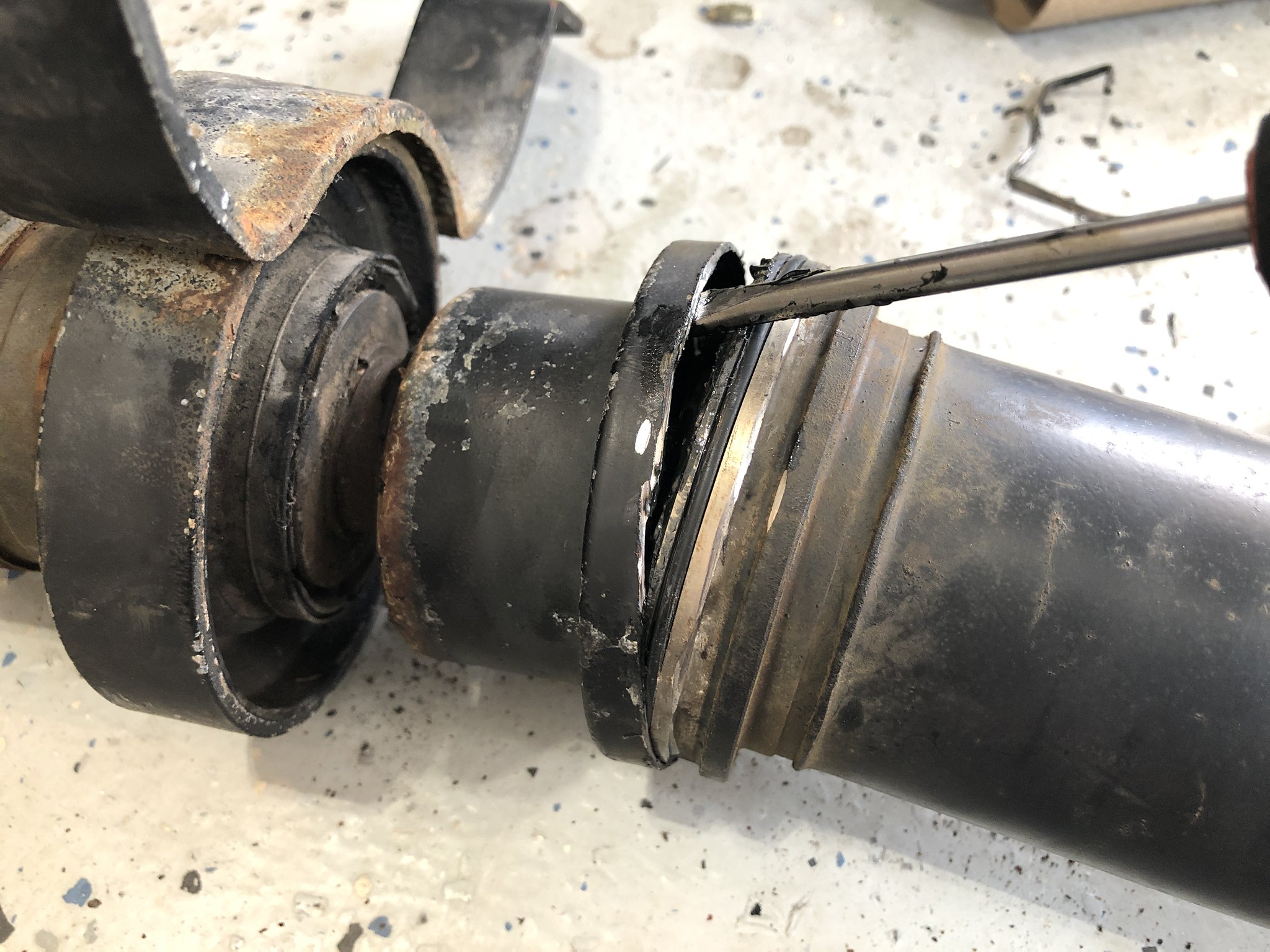 DIY Disassemble propshaft/driveshaft to replace support bearing (NON U