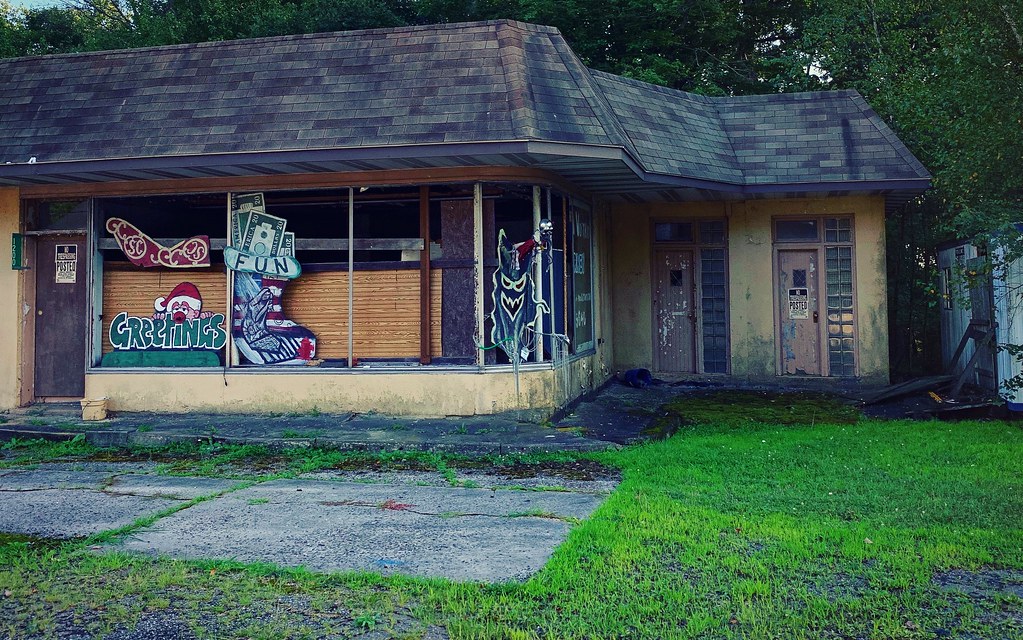 Abandoned Service Station Beaver Meadows, PA www.artskoo… Flickr